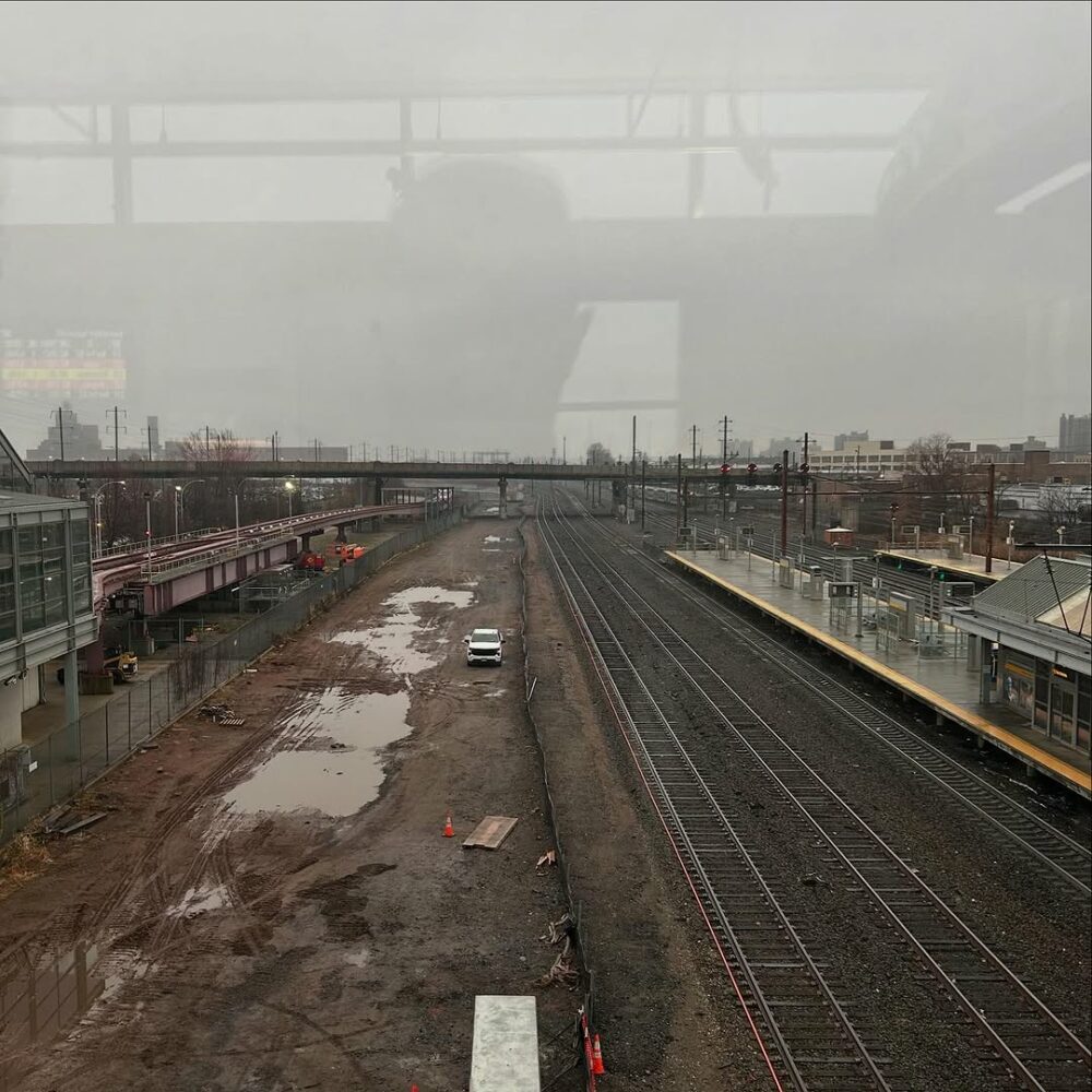 Newark, les voies qui filent le long de l’aérop… - Antoine Vigne