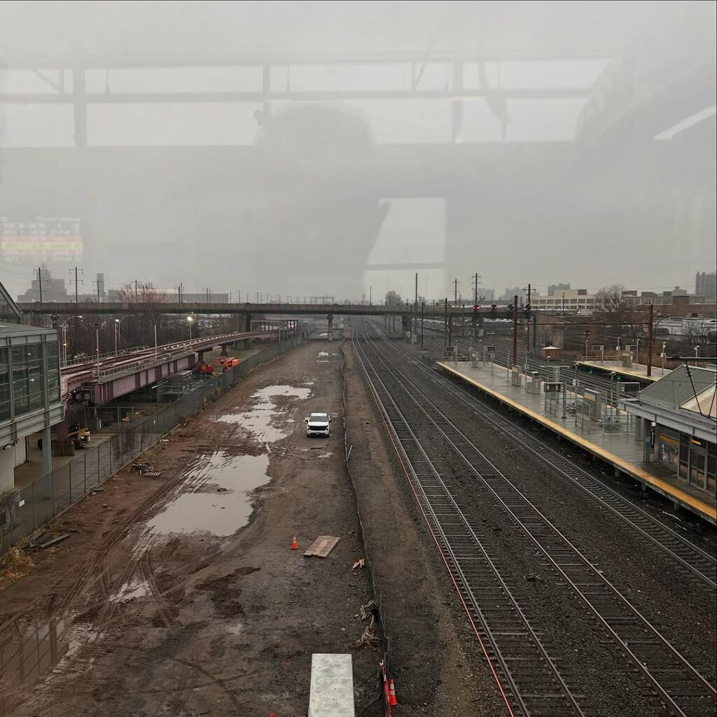 Newark, les voies qui filent le long de l’aérop… - Antoine Vigne