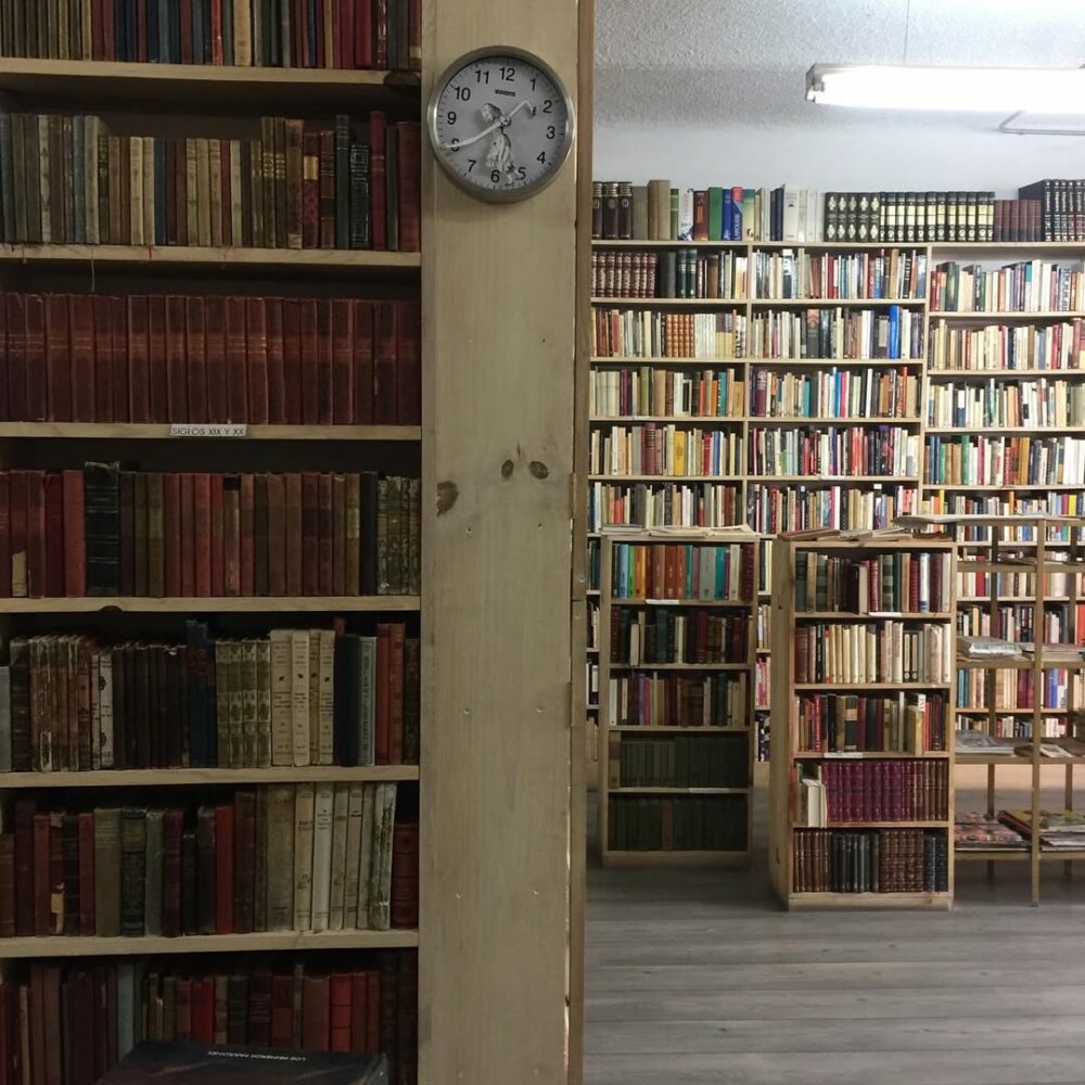 Les librairies de Mexico sur la Calle Alvaro Obreg… - Antoine Vigne