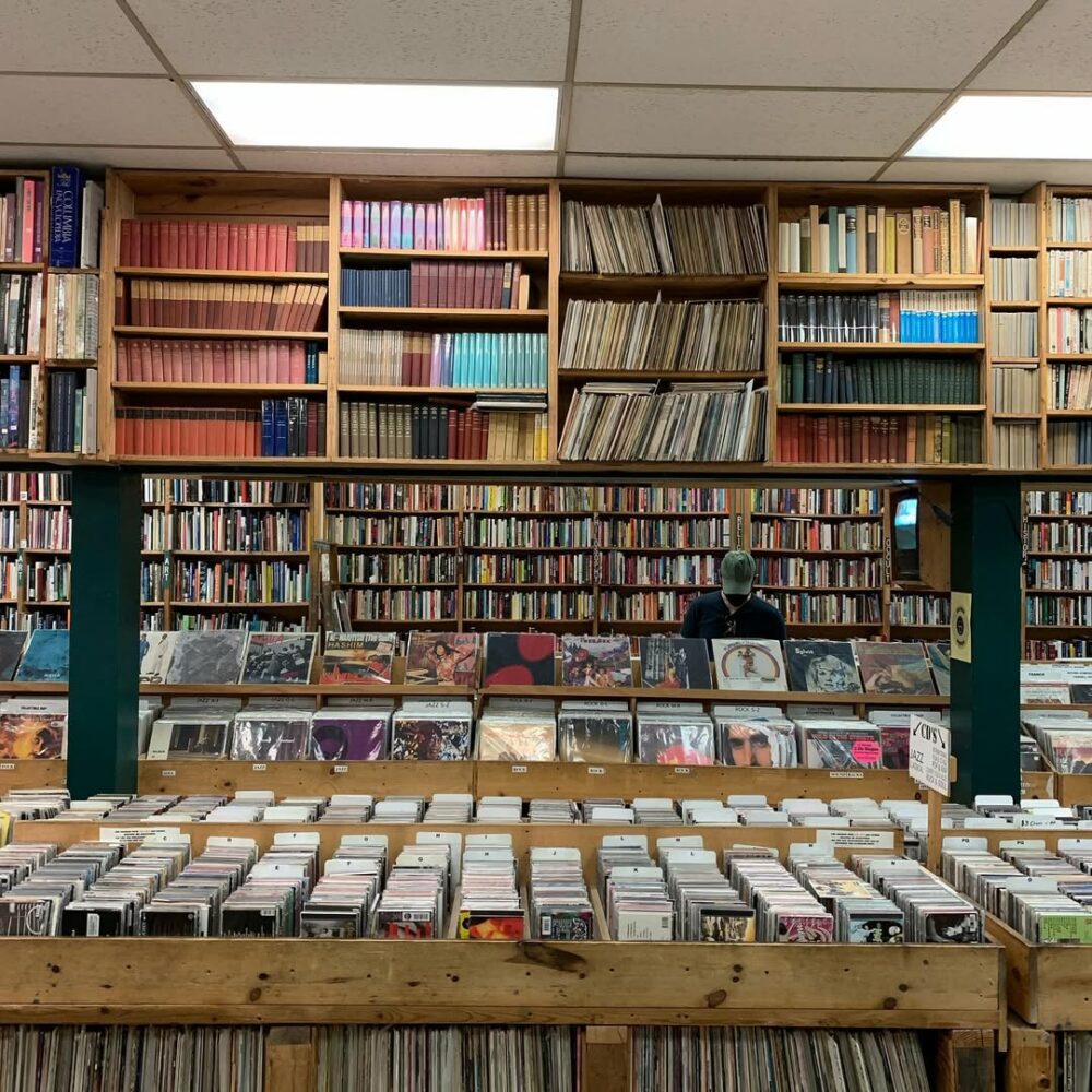 Une librairie sur Franklin Avenue aux étagères… - Antoine Vigne