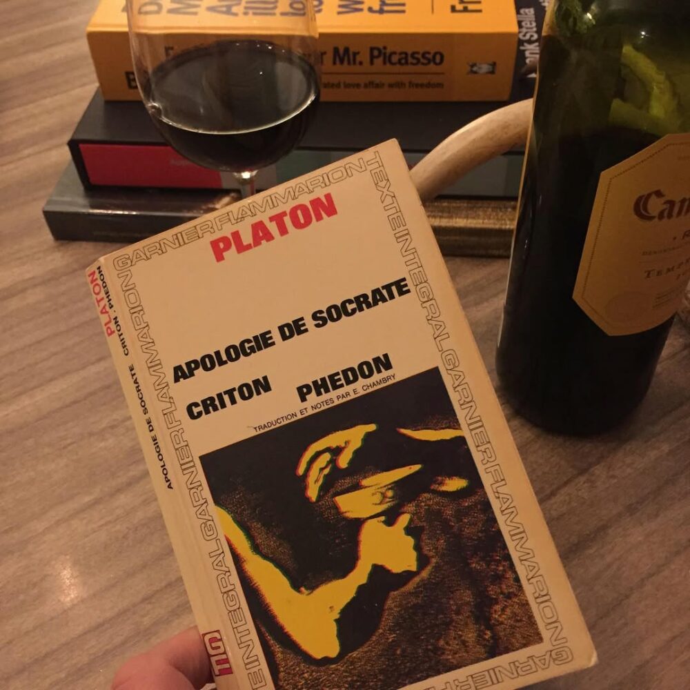 Les vacances: un vieux livre de Platon, un verre d… - Antoine Vigne