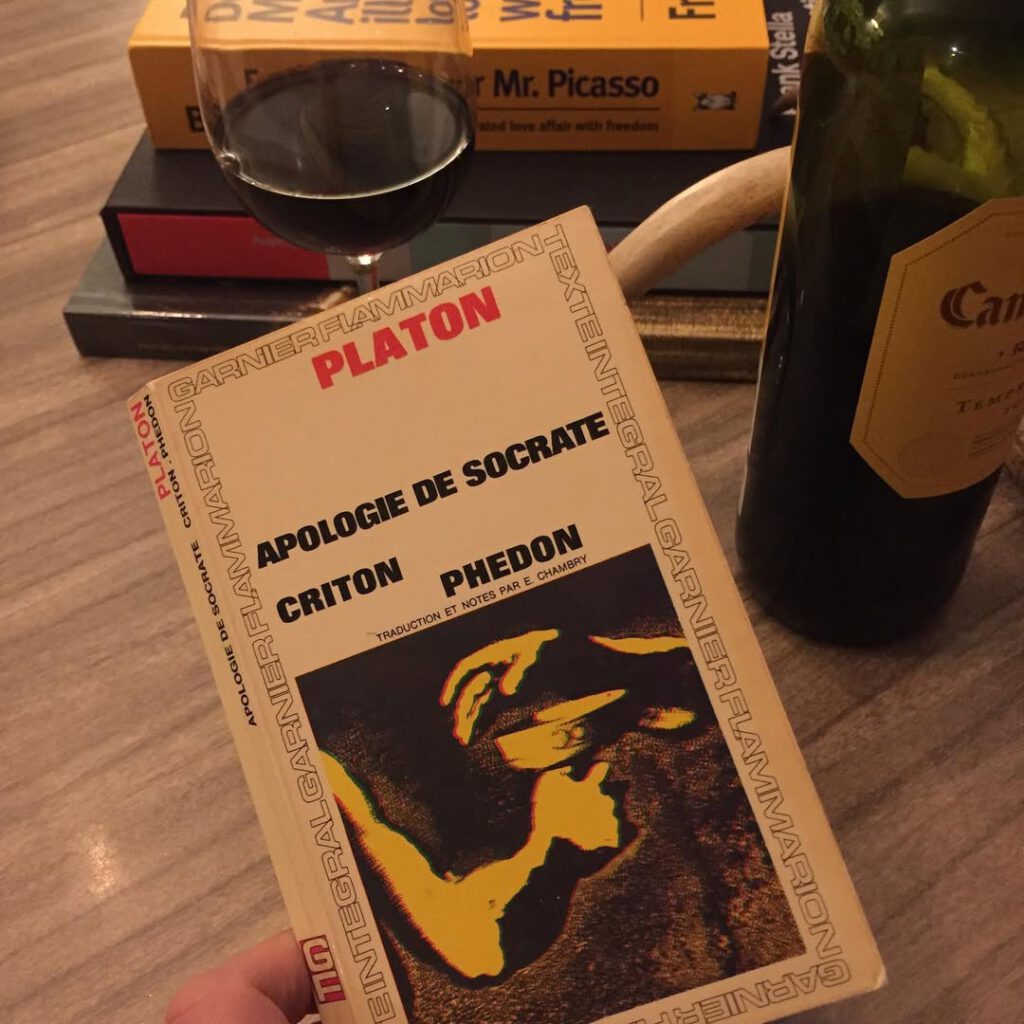 Les vacances: un vieux livre de Platon, un verre d… - Antoine Vigne
