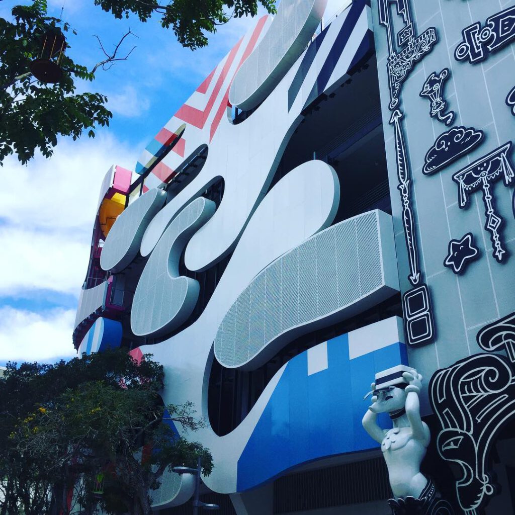 The great facade curated by our friend Terry from … - Antoine Vigne