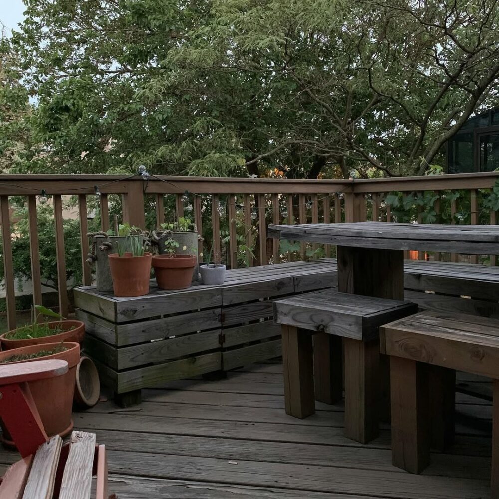 A peaceful evening writing on the terrace and wond… - Antoine Vigne