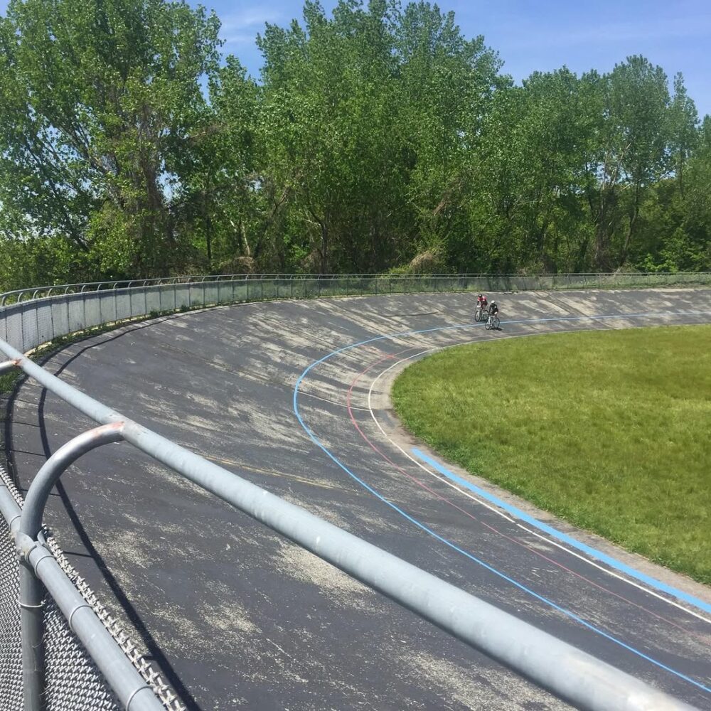 Le vieux vélodrome du parc Kissena dans le Queen… - Antoine Vigne