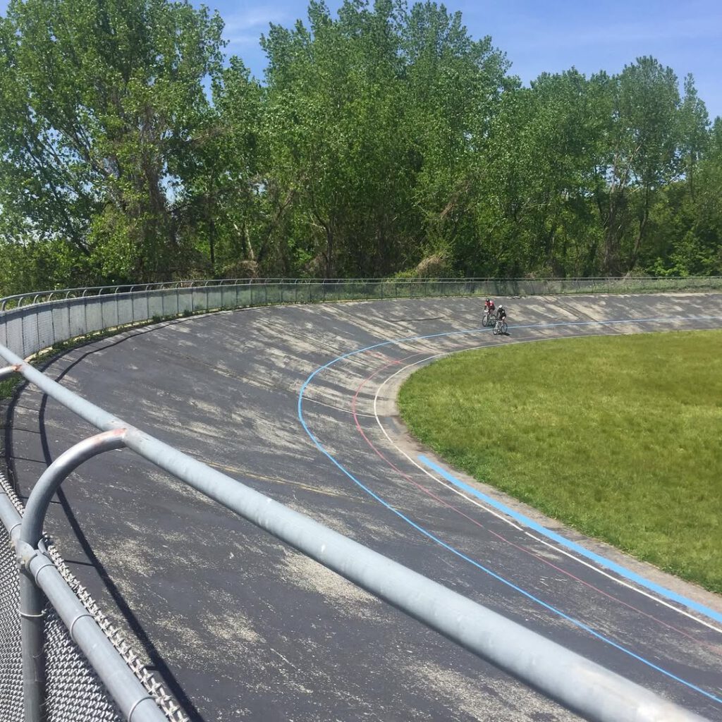 Le vieux vélodrome du parc Kissena dans le Queen… - Antoine Vigne