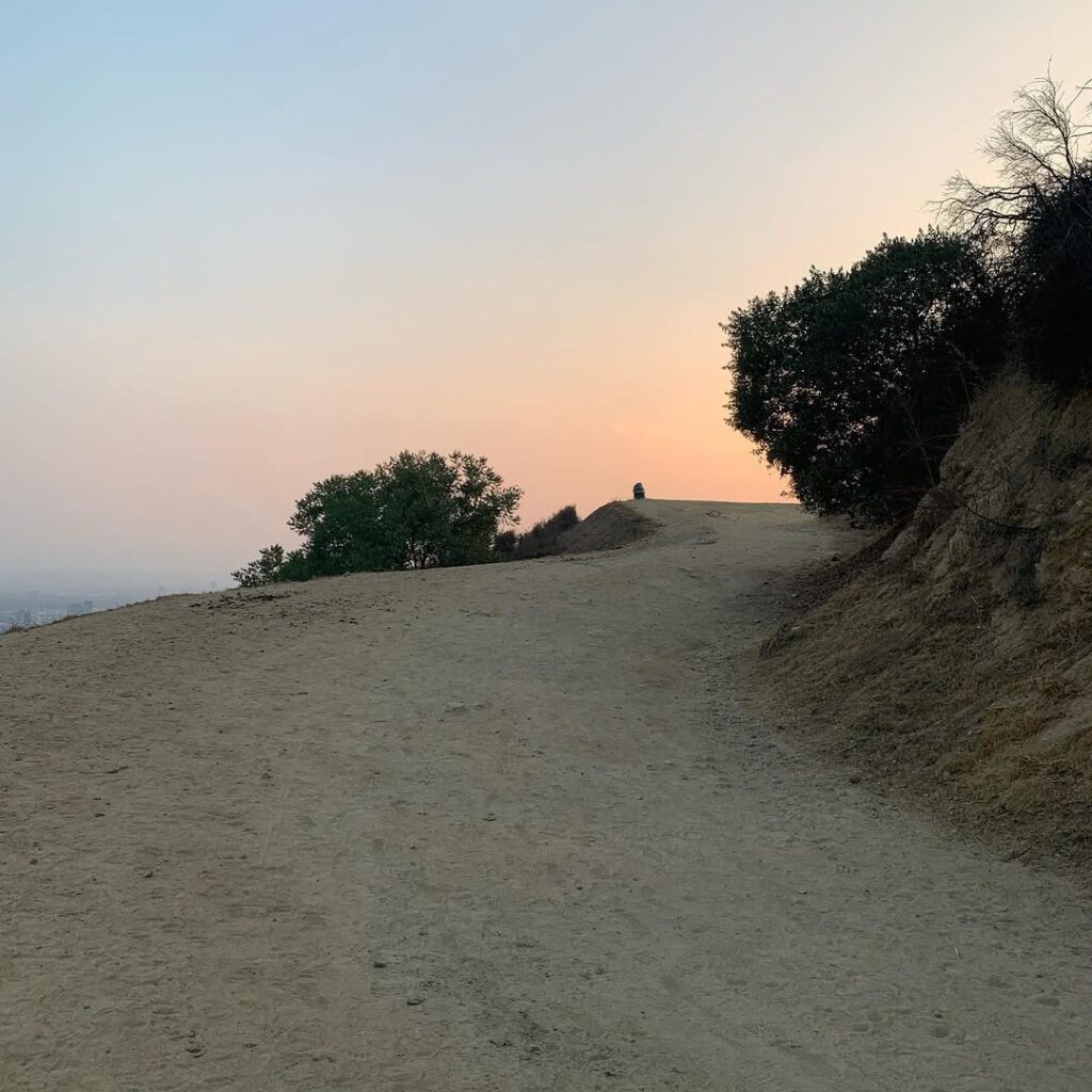 Une marche dans les canyons au crépuscule puis un… - Antoine Vigne