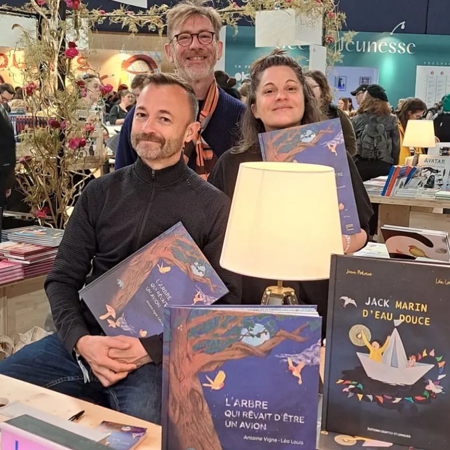Avec les copains au festival du livre… #festival… - Antoine Vigne
