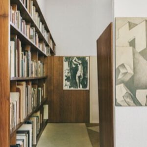 La présence des livres dans la maison de Luis Bar… - Antoine Vigne