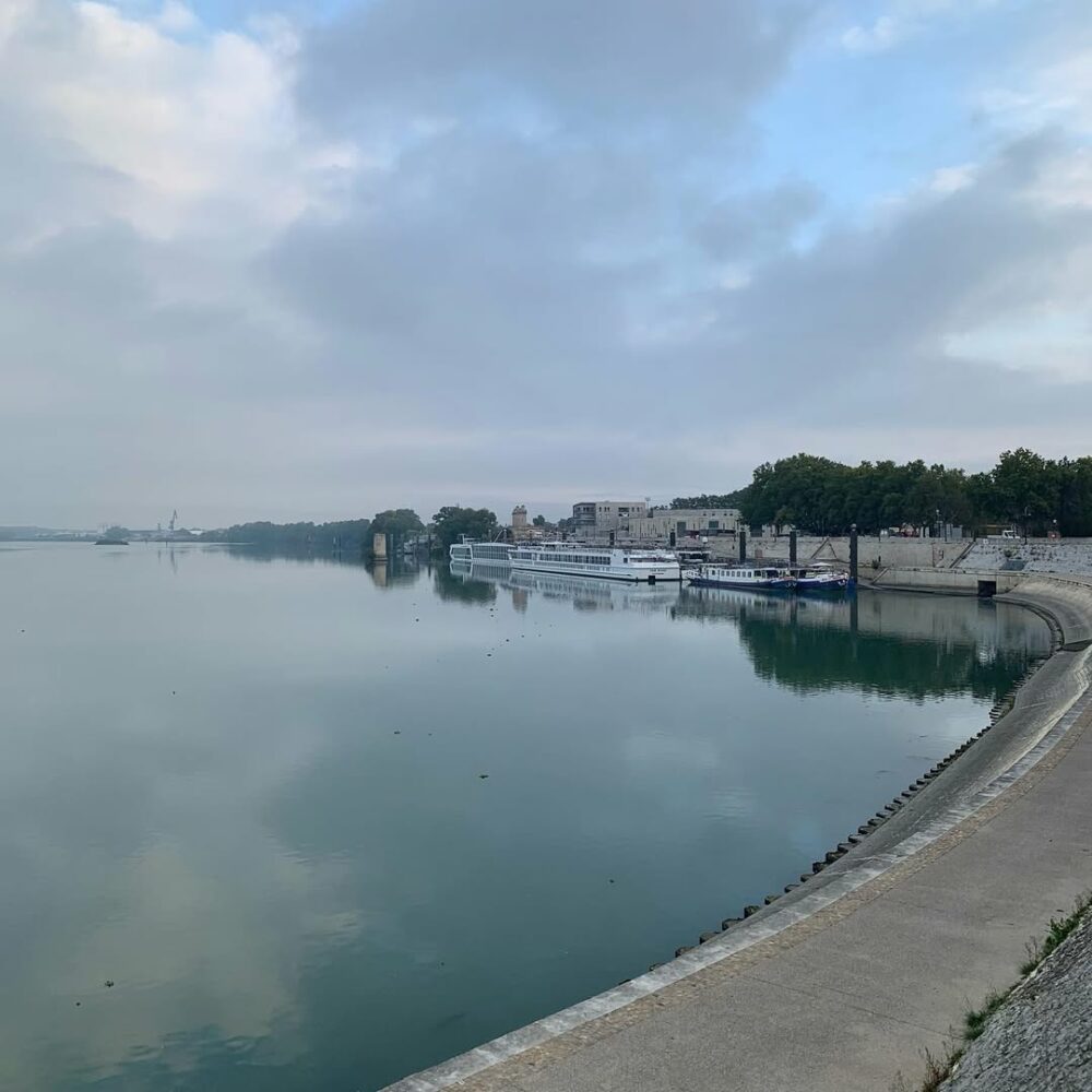 Arles, le matin. Israël et Gaza en tête. Impossi… - Antoine Vigne