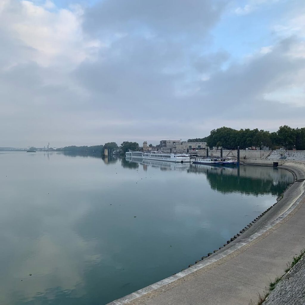 Arles, le matin. Israël et Gaza en tête. Impossi… - Antoine Vigne