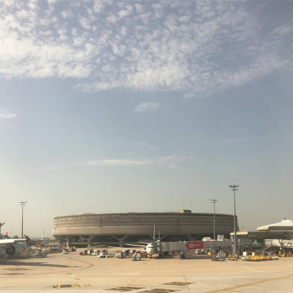 La vision du terminal 1 à Roissy le matin et touj… - Antoine Vigne