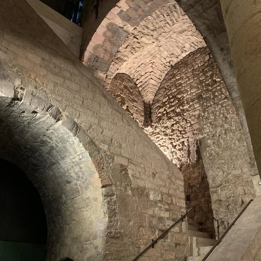 Saint Victor, comme dans des dessins du Piranese #… - Antoine Vigne