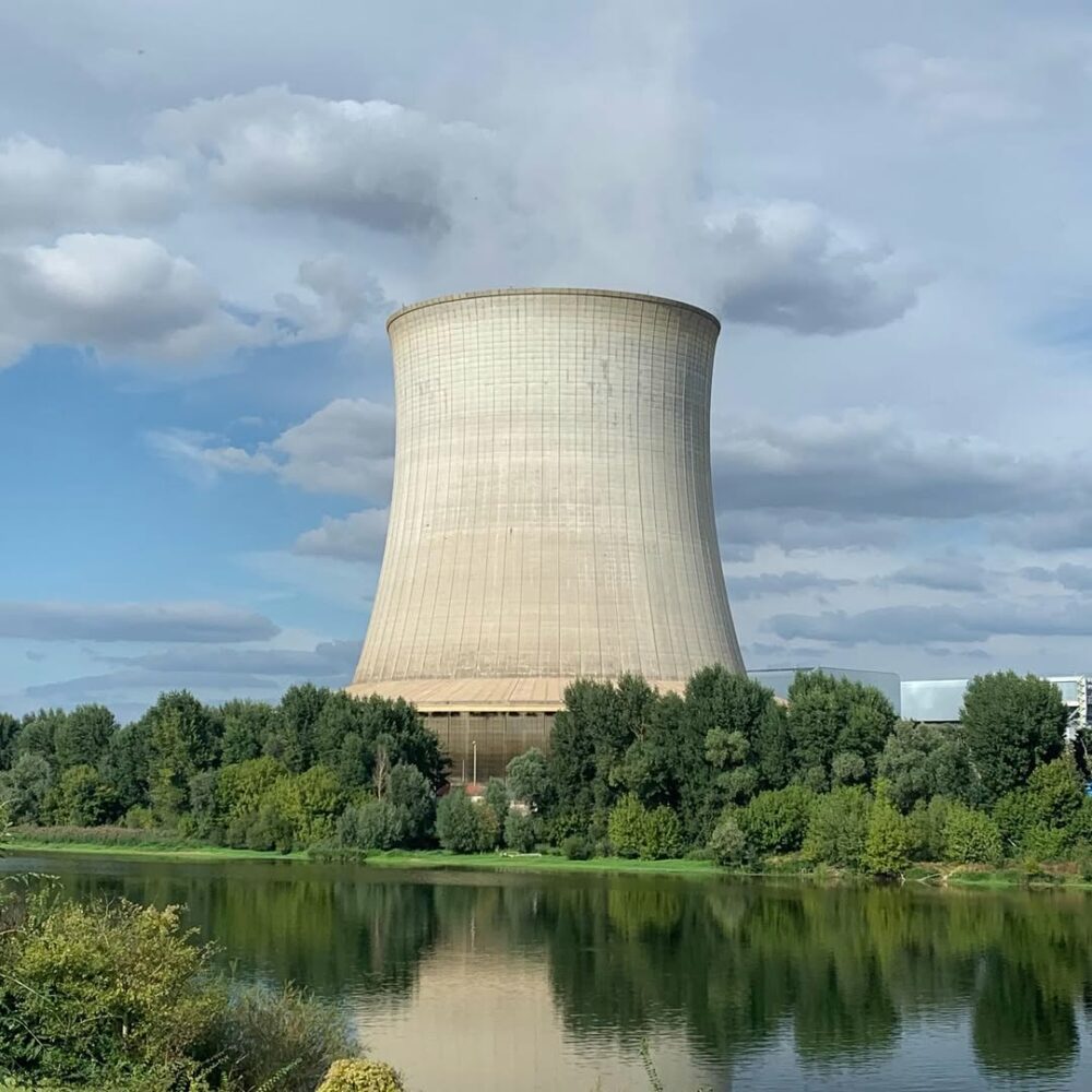 La centrale de Saint-Laurent-des-Eaux devant laque… - Antoine Vigne