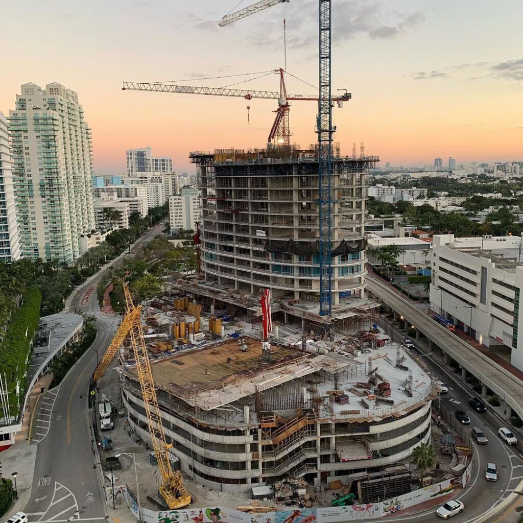Retrouver la lumière de Miami, les tons azuréens… - Antoine Vigne