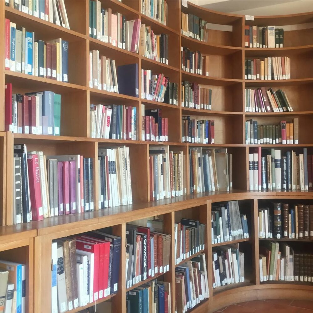La bibliothèque de Jerome Hill à la fondation Ca… - Antoine Vigne