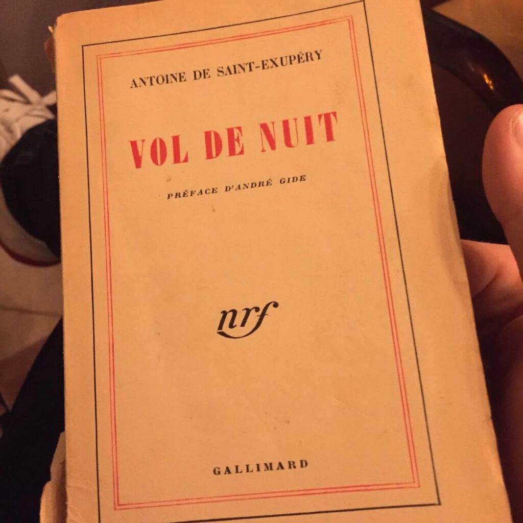 Un livre attrapé au réveil sur mes étagères. L… - Antoine Vigne