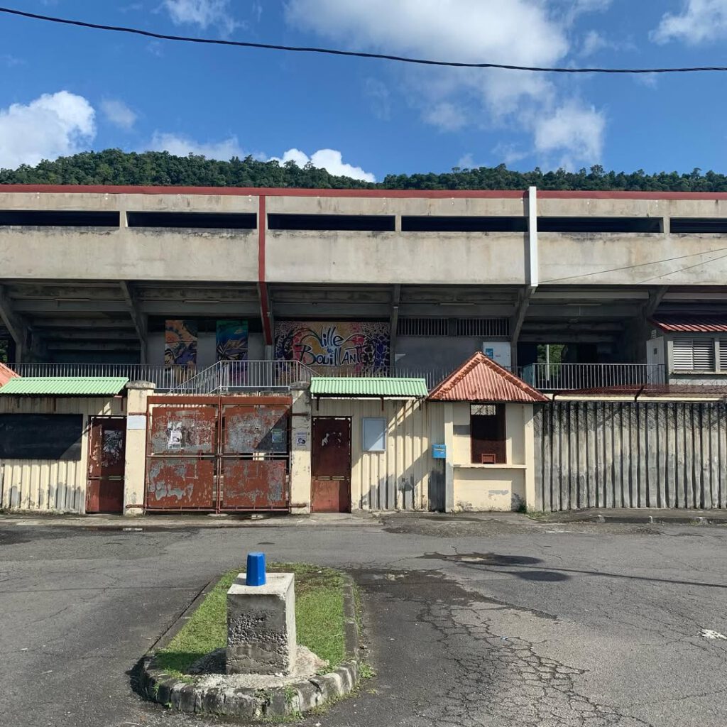 Un jour. Descendre la côte jusqu’à Basse-Terre… - Antoine Vigne