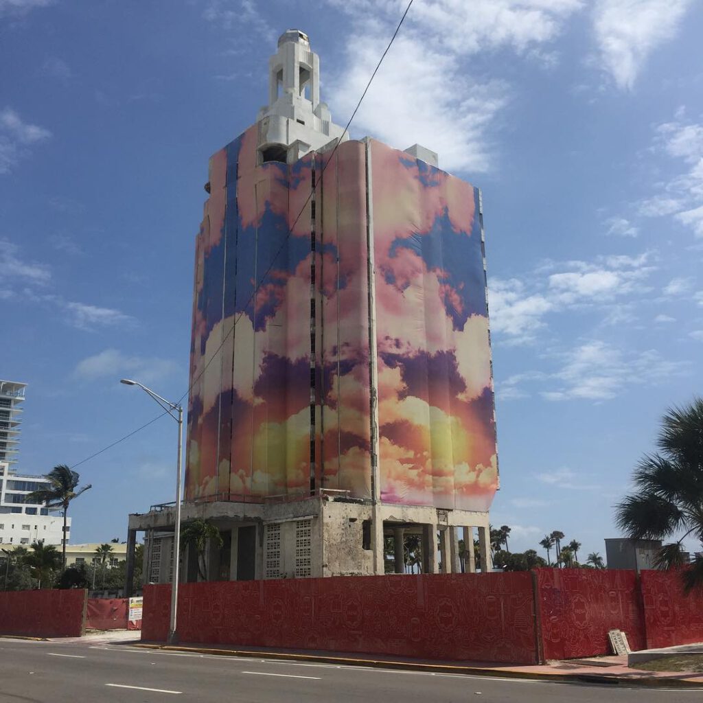 Sunset on a clear morning day #miami #faenamiamibe… - Antoine Vigne
