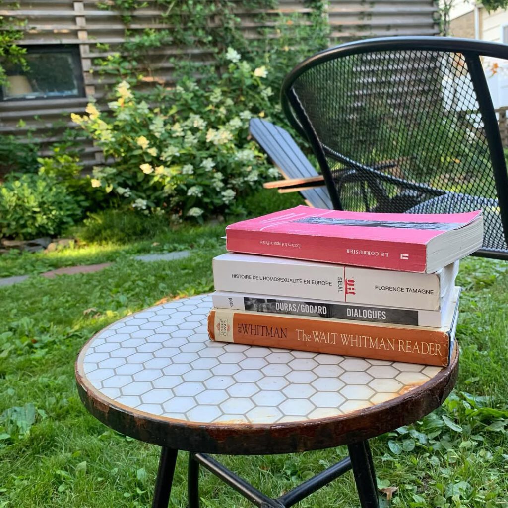 #afternoonreading #afternoonwiting #stayingquiet #… - Antoine Vigne