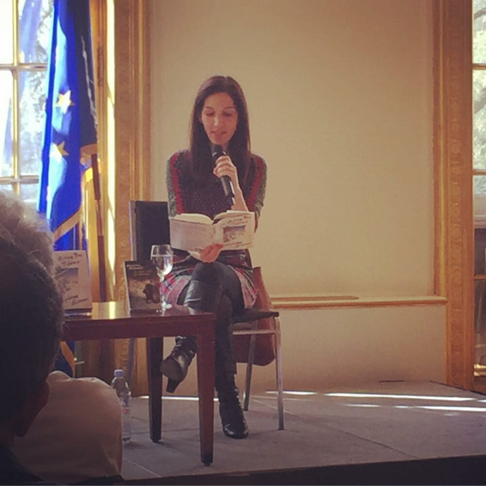 Delphine Minoui à Albertine ce samedi, parlant au… - Antoine Vigne