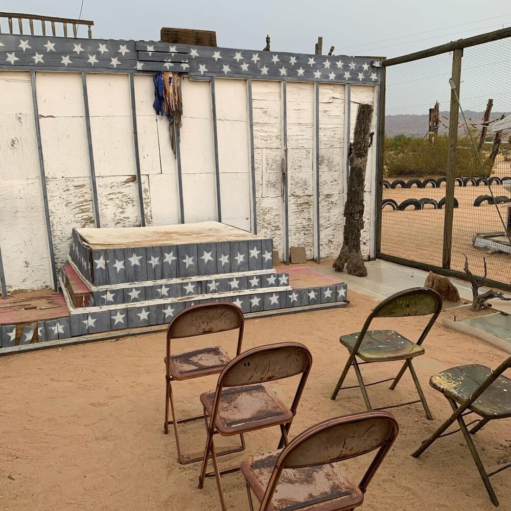 Noah Purifoy, son musée dans le désert, la rou… - Antoine Vigne