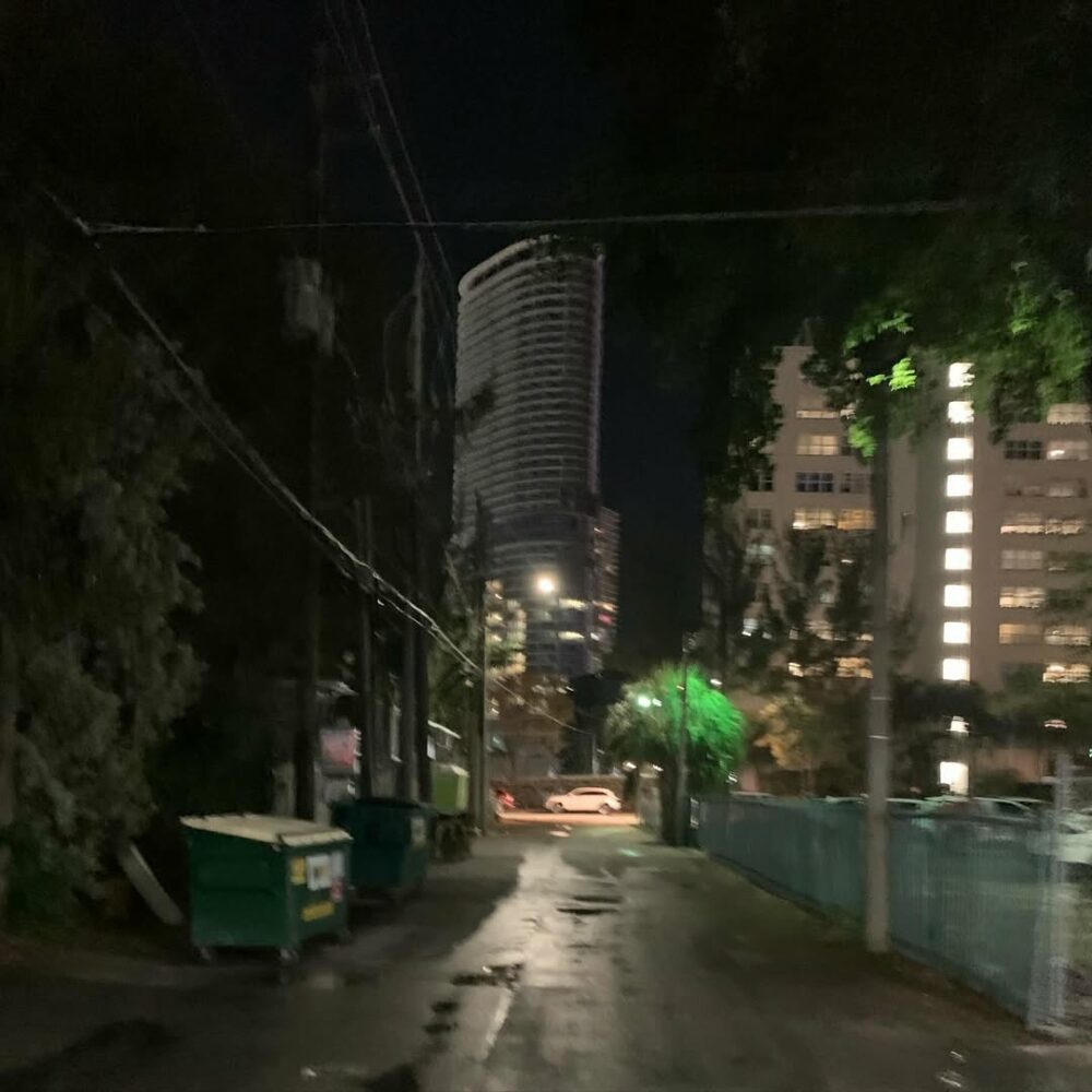 La nuit, l’orage qui gronde puis passe, prendre … - Antoine Vigne