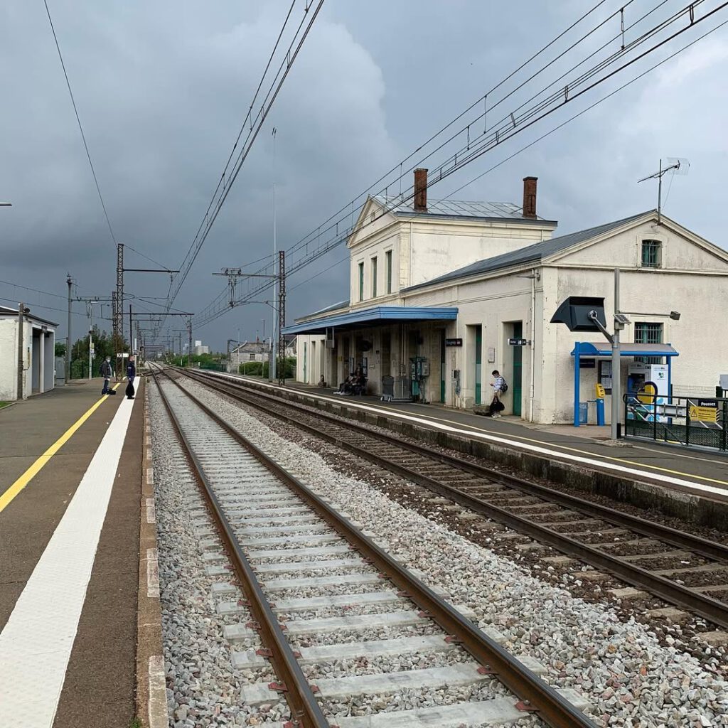 Un voyage en train, la gare de Beaugency et les so… - Antoine Vigne