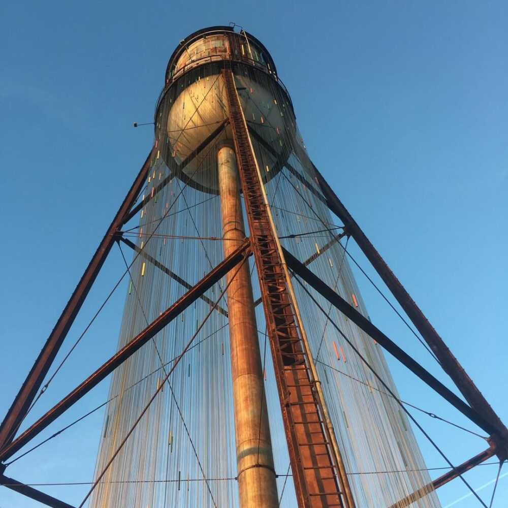 Driving through Arkansas, finding an abandoned pla… - Antoine Vigne