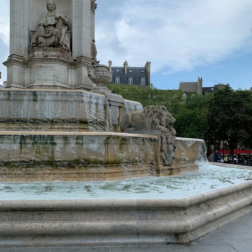 Paris, s’asseoir sur un banc en face de Saint Su… - Antoine Vigne