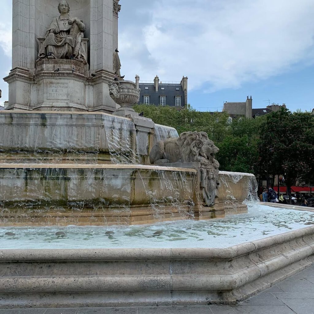 Paris, s’asseoir sur un banc en face de Saint Su… - Antoine Vigne