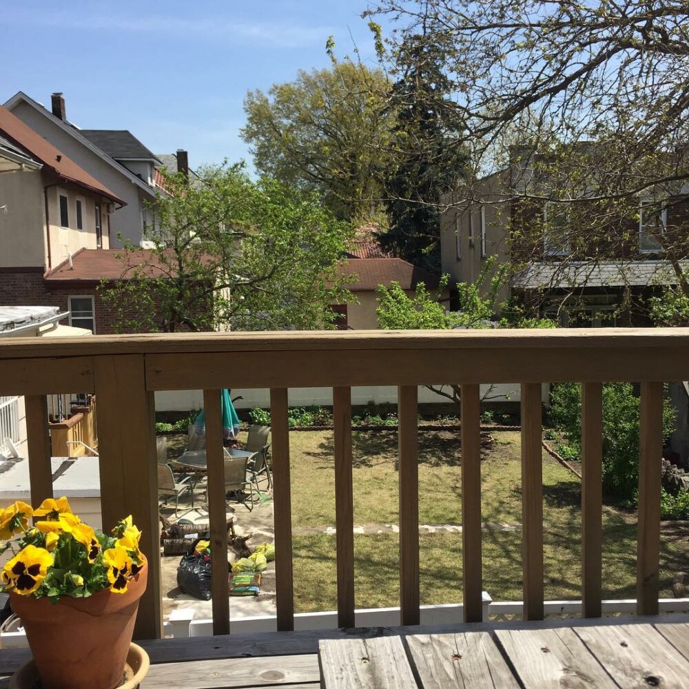Travailler dehors, sur la terrasse, pour la premiè… - Antoine Vigne