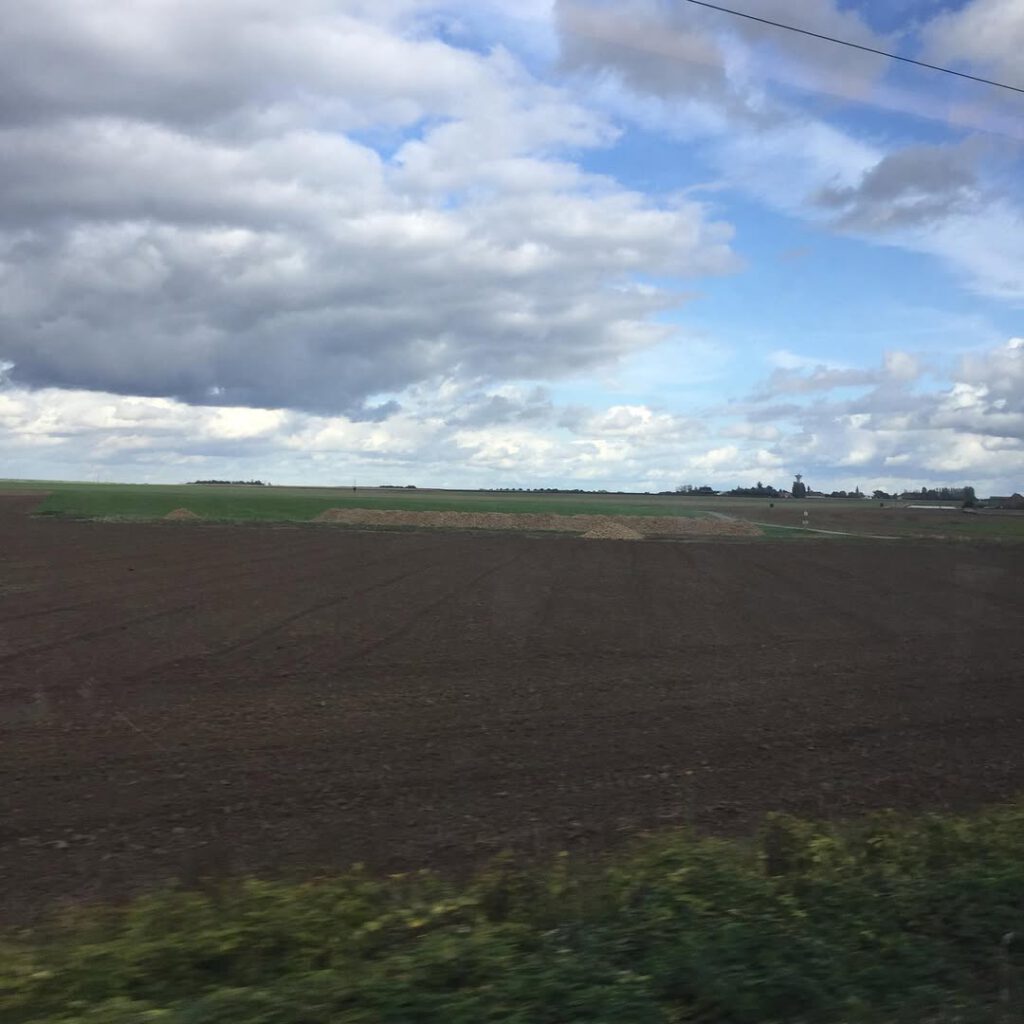 Dans le train qui m’emmène à Troyes pour le sa… - Antoine Vigne