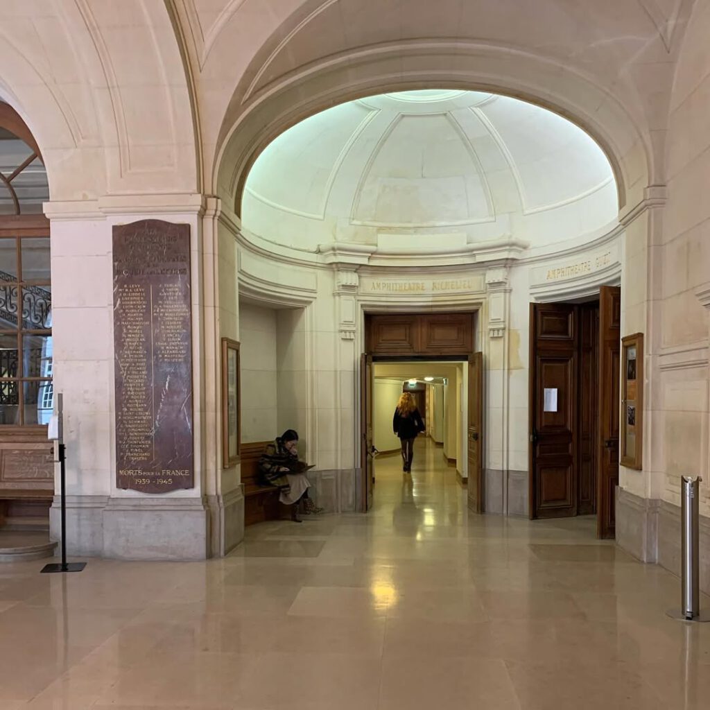 Retrouver les amphis, La Sorbonne, les complices d… - Antoine Vigne