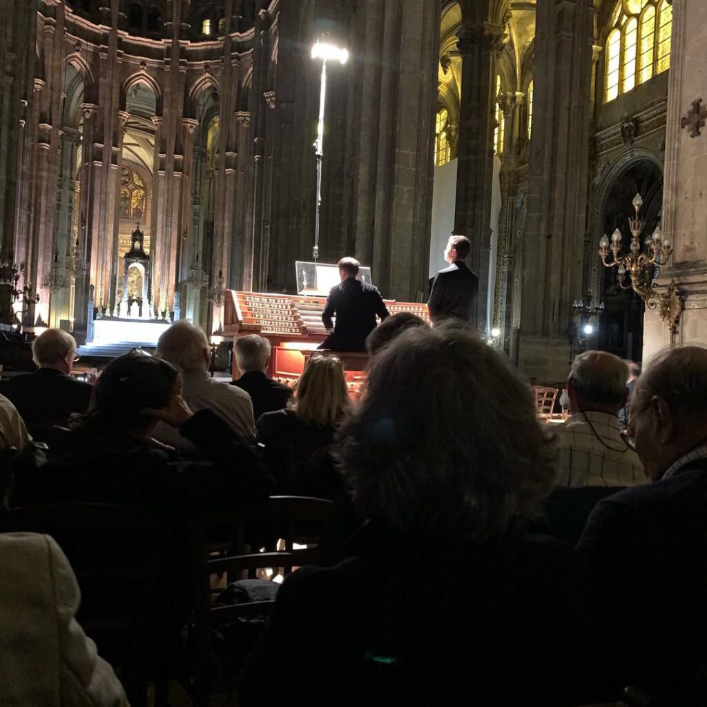 Le TGV, le paysage qui défile, Cluny que j’aper… - Antoine Vigne