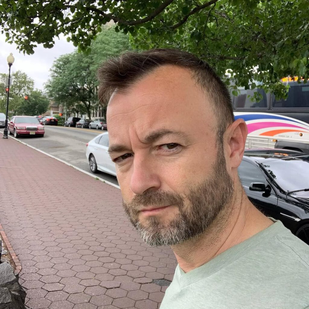 New York, un matin gris d’été. Les nuages lour… - Antoine Vigne