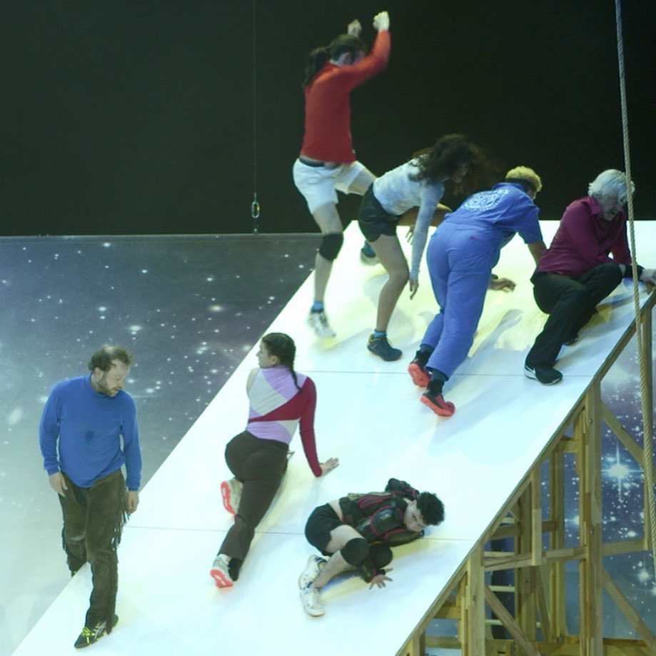 Sublime sublime spectacle de Meg Stuart à Beaubou… - Antoine Vigne