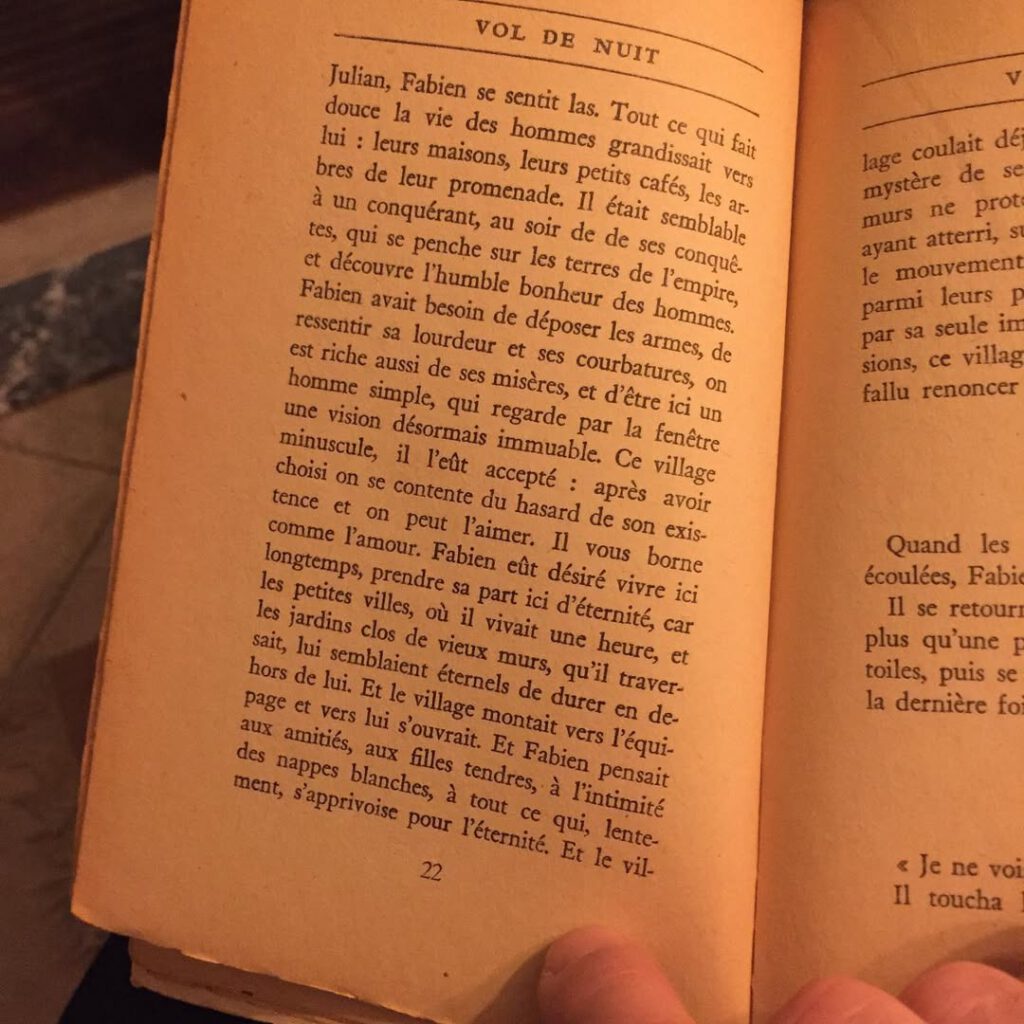 Un livre attrapé au réveil sur mes étagères. L… - Antoine Vigne