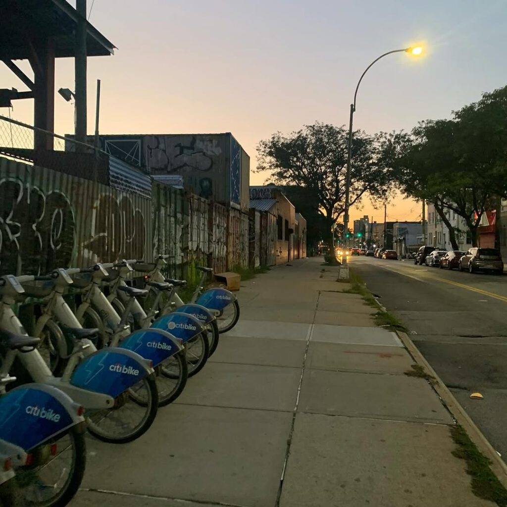 Lumière. Un soir. Septembre. Brooklyn. Après la … - Antoine Vigne