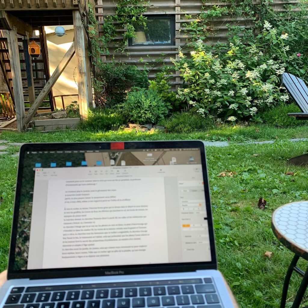 #afternoonreading #afternoonwiting #stayingquiet #… - Antoine Vigne