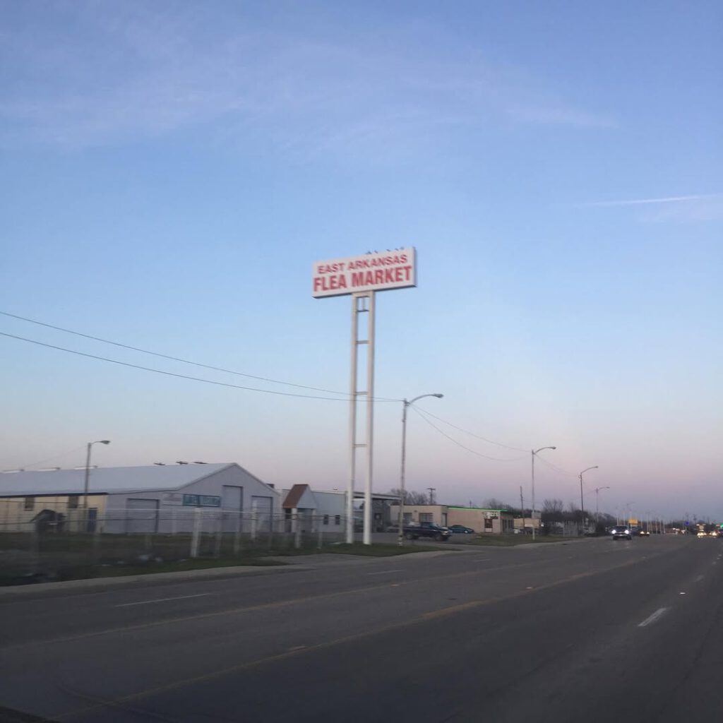 Driving through Arkansas, finding an abandoned pla… - Antoine Vigne