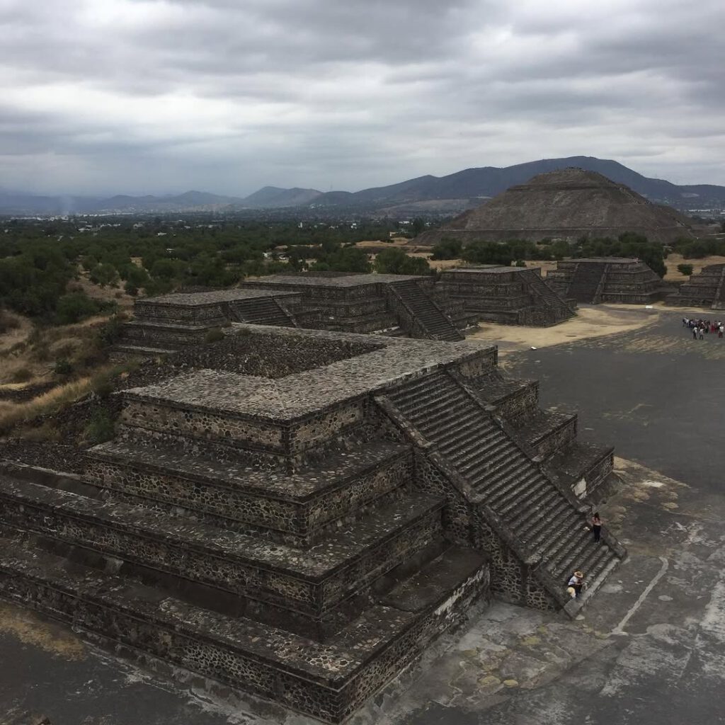 J’ai pensé à Malraux en arrivant à Teotihuacán. À… - Antoine Vigne