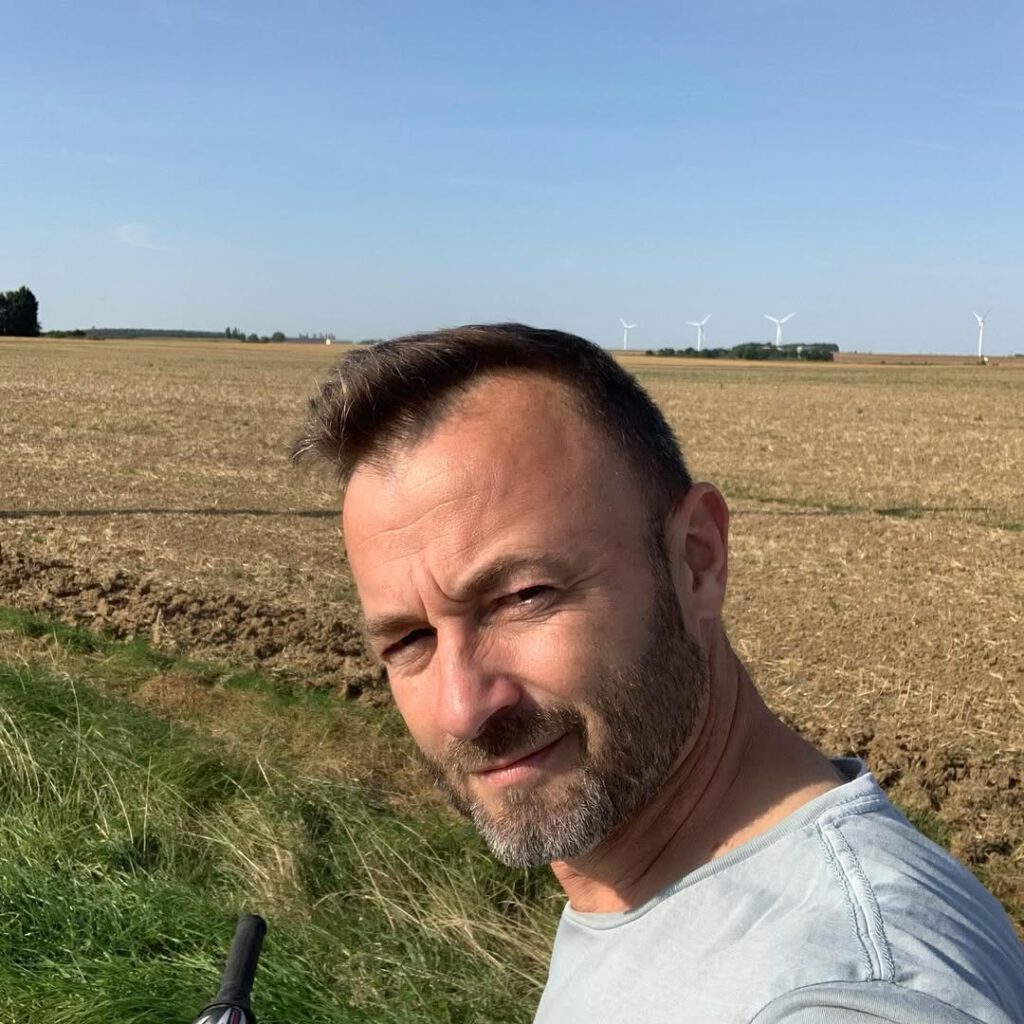 La plaine, mon royaume… #laplaine #royaume #labe… - Antoine Vigne