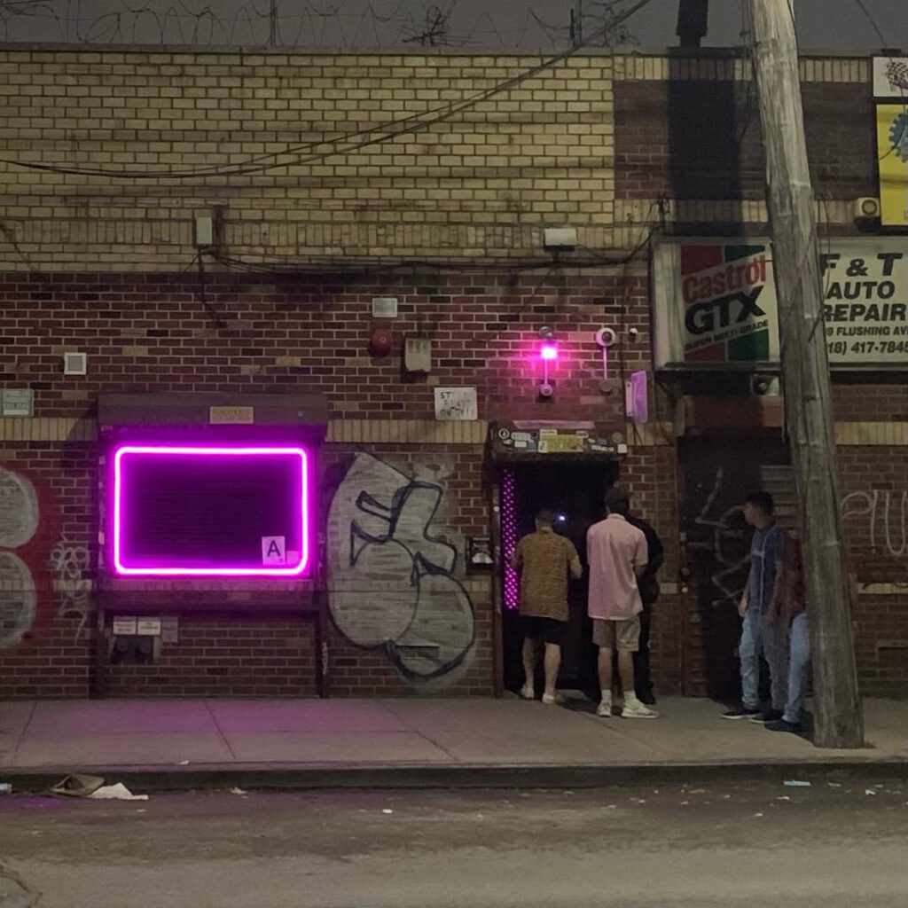 Le Queens, la nuit, Steve, l’humidité qui devie… - Antoine Vigne
