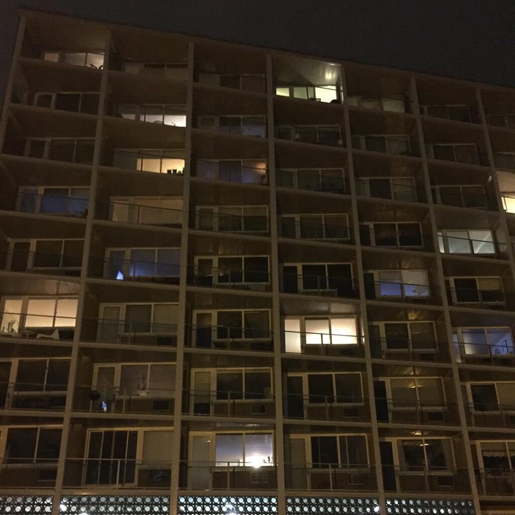 Promenade nocturne à Weehawken. L’air est doux,… - Antoine Vigne