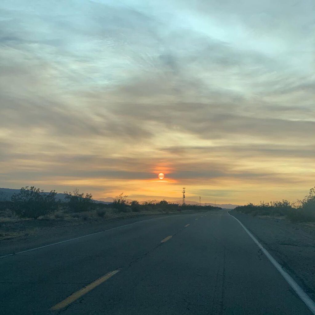 La route entre Vidal Junction et Joshua Tree #suns… - Antoine Vigne