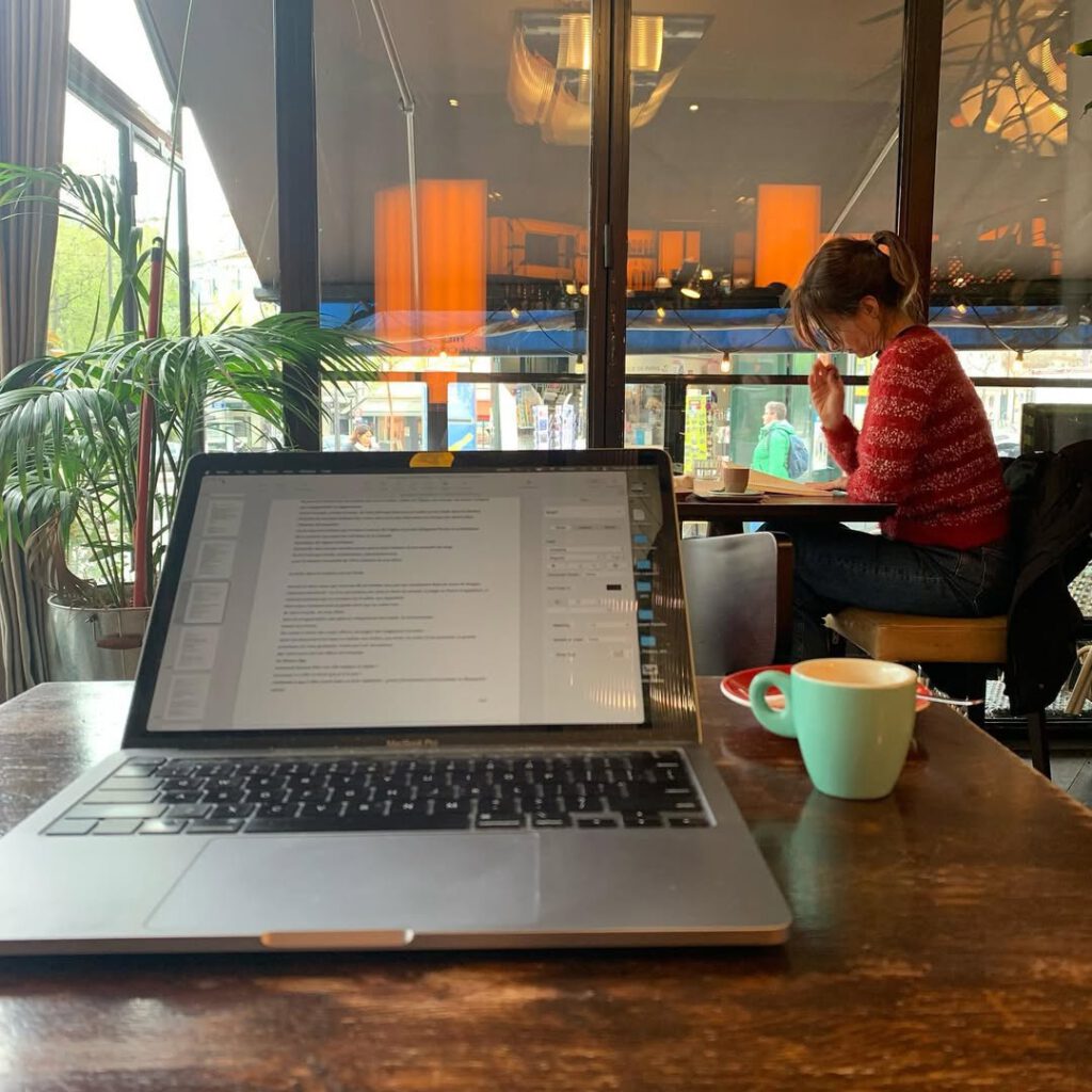 Difficulté à écrire dans les cafés, il y a de … - Antoine Vigne