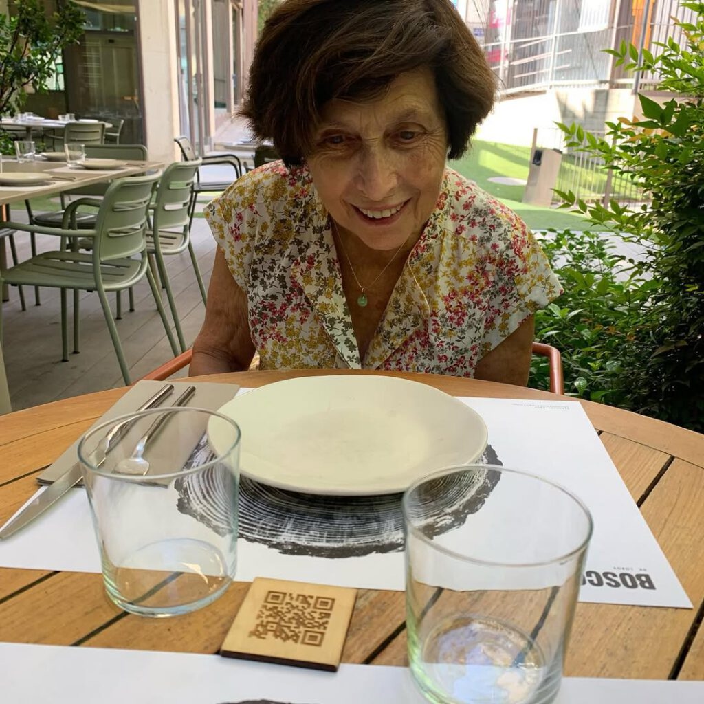 Madrid encore, la pie dans le Parque de Retiro qui… - Antoine Vigne