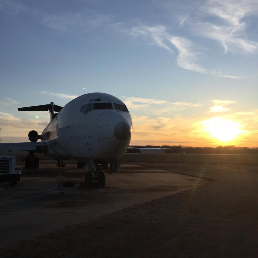 Driving through Arkansas, finding an abandoned pla… - Antoine Vigne