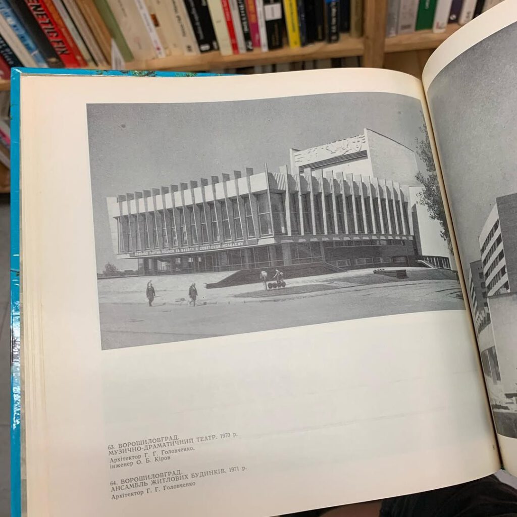 Une librairie sur Franklin Avenue aux étagères… - Antoine Vigne